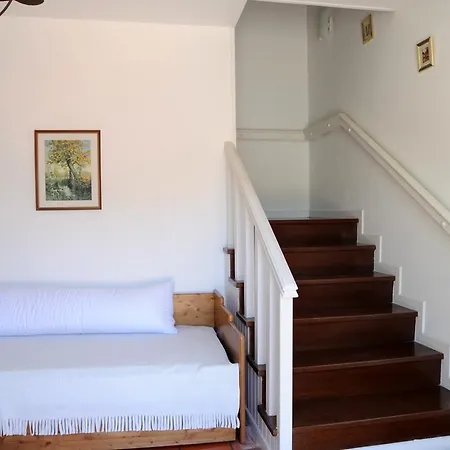 Casa Pequena De Figueiro 게스트하우스 *